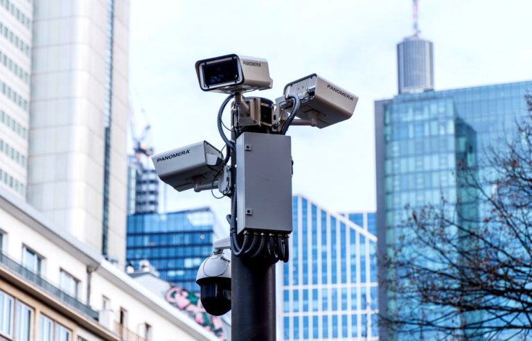 Roboteraugen analysieren öffentliche Kameraaufnahmen.