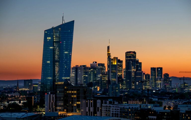 Sonnenuntergang über Hessens besten Dächern