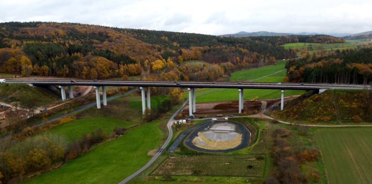 Brücke feierlich für Verkehr freigegeben.