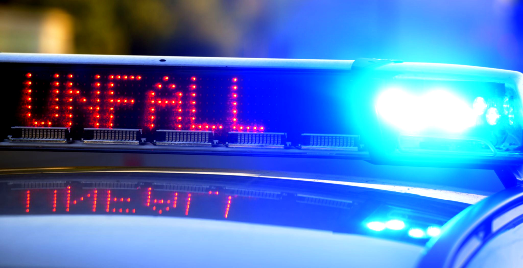 Autos stauen sich nach schwerem Unfall.