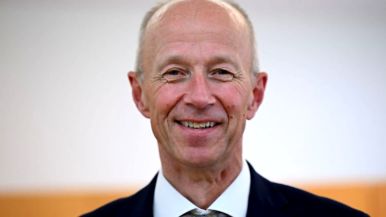 Minister fördert Schulpartnerschaften in Israel.