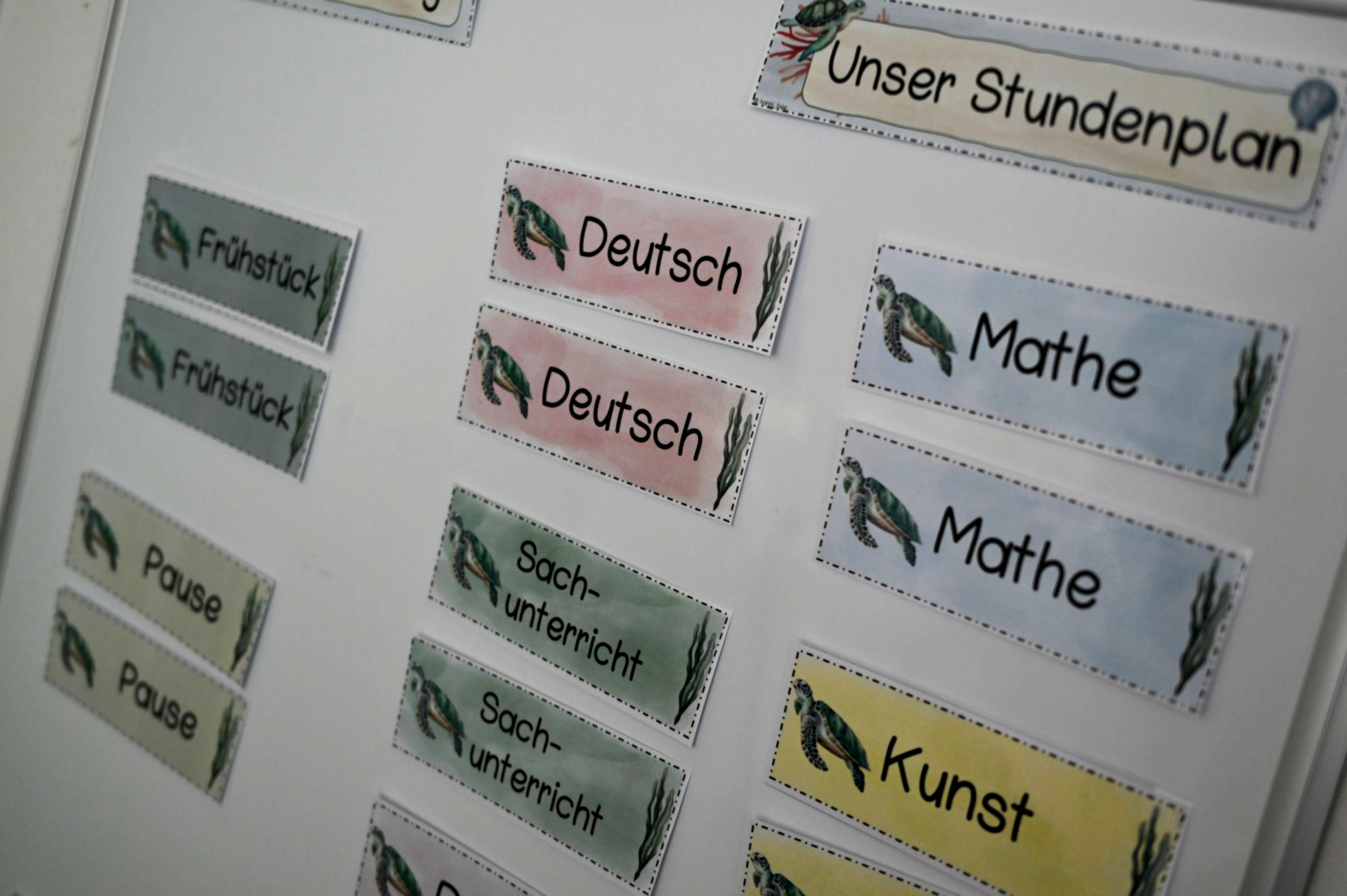 Abgeordnete debattieren Bildung in Hessen.