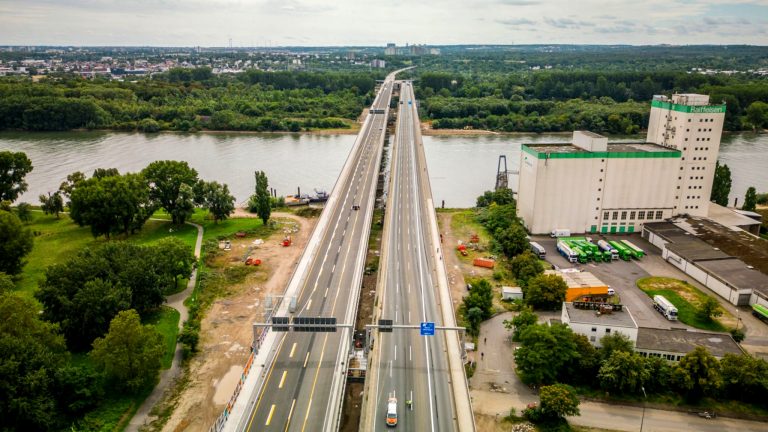Rhein verlangt mehr Geld Verkehr.