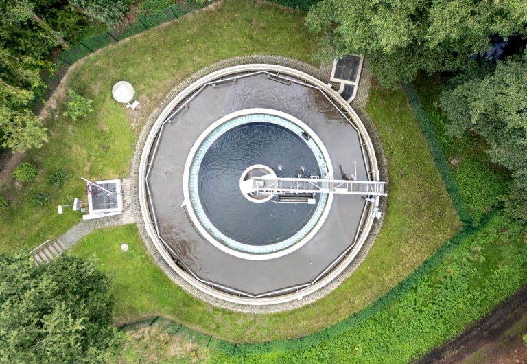Teure Erneuerung alter Abwasserleitungen beginnt.