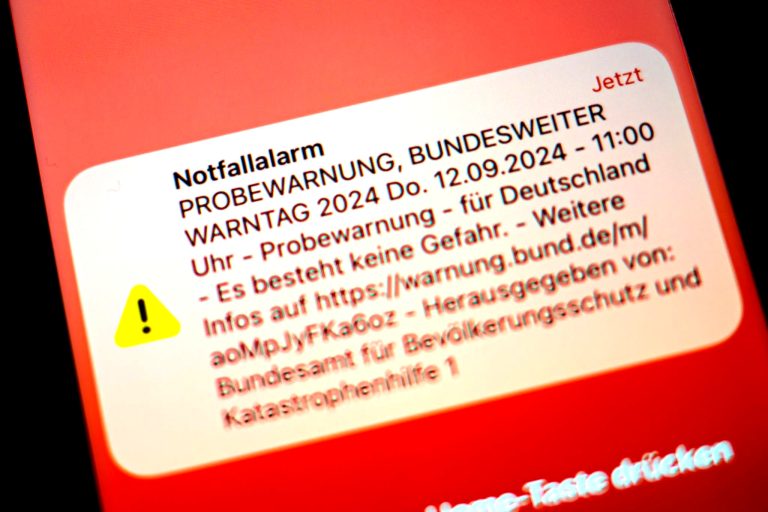 Sirenen heulen landesweit in Hessen.