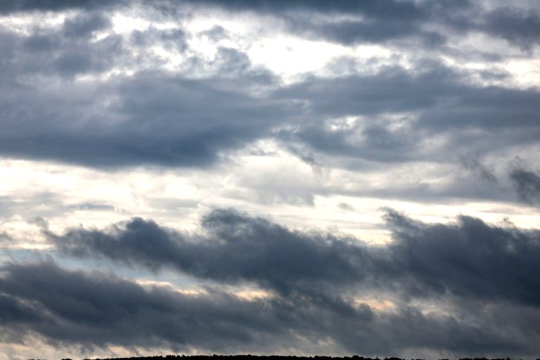 Bewölkter Himmel, zunehmend mildere Temperaturen.