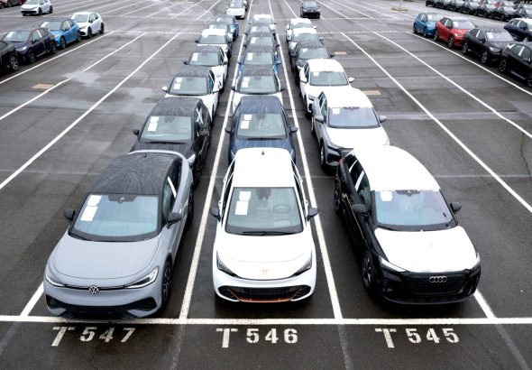 Rhein fordert Zukunftspläne für Autoindustrie.