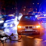 Fahrradfahrer mit reflektierender Kleidung.