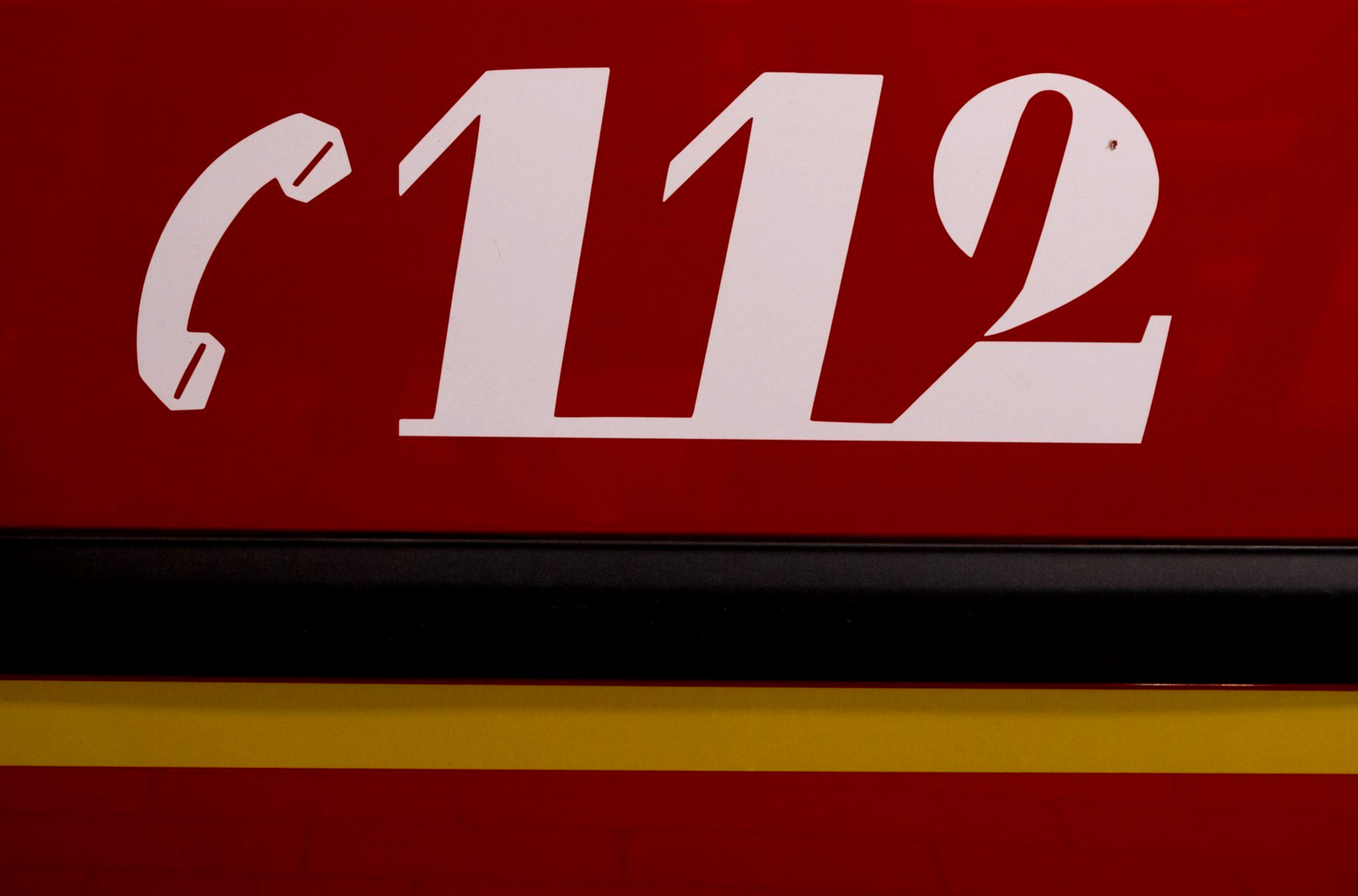 Feuerwehr löscht brennende Lagerhalle Kassel.