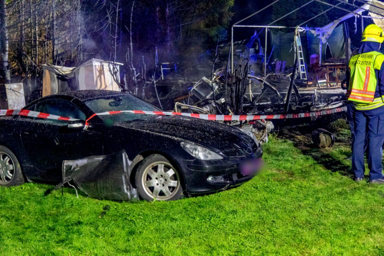 Unbekannte Person nach Brand gefunden.